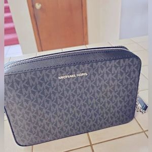 Basically brand new without tags Michael Kors crossbody handbag
